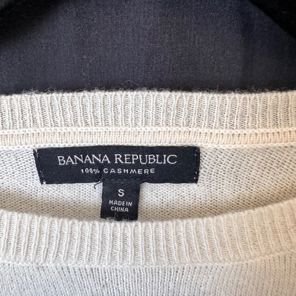 *OUI! 100% Cashmere Sweater* BR super cute. Size Small. - Picture 3 of 4